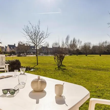 Holiday In Le Green Beach, Port-en-besssin-huppain *